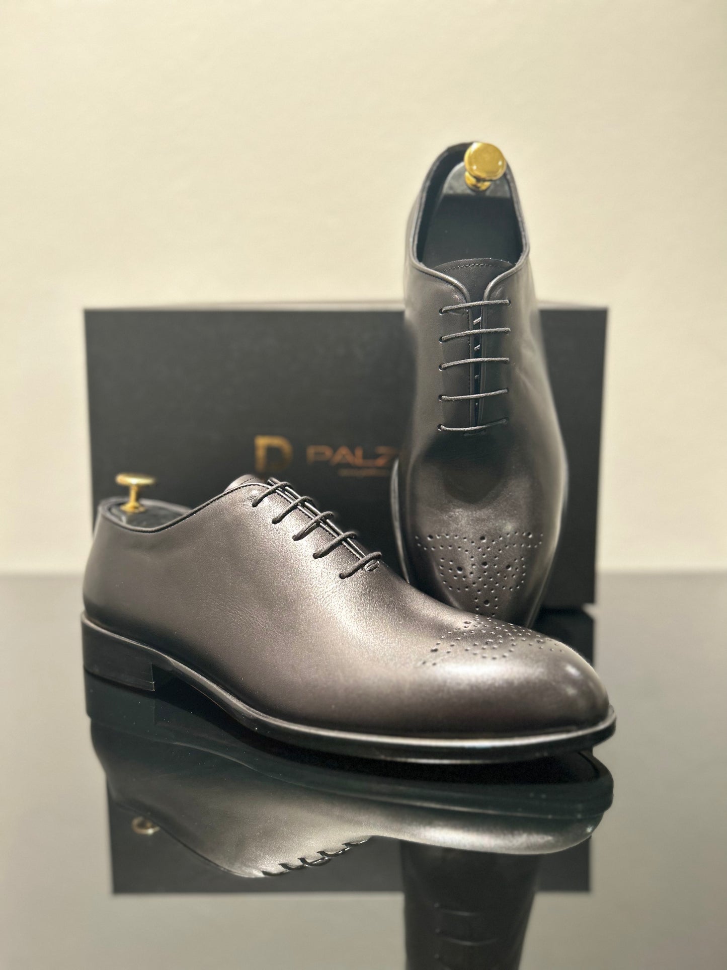 HANDMADE BLACK LEATHER BROGUE